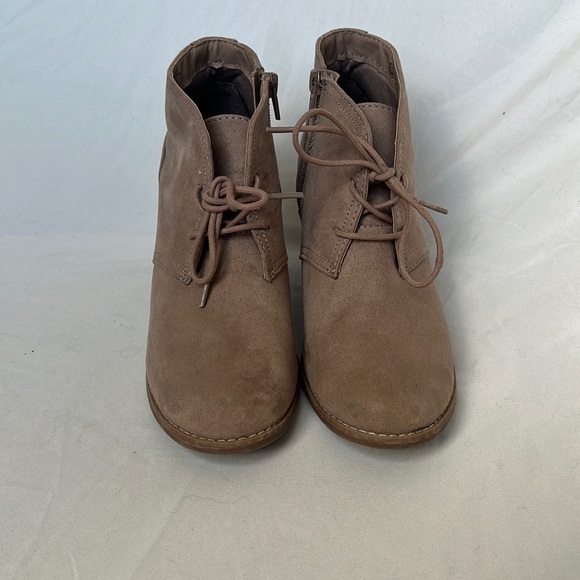 Universal Threads size 8 women’s booties. - Picture 1 of 2